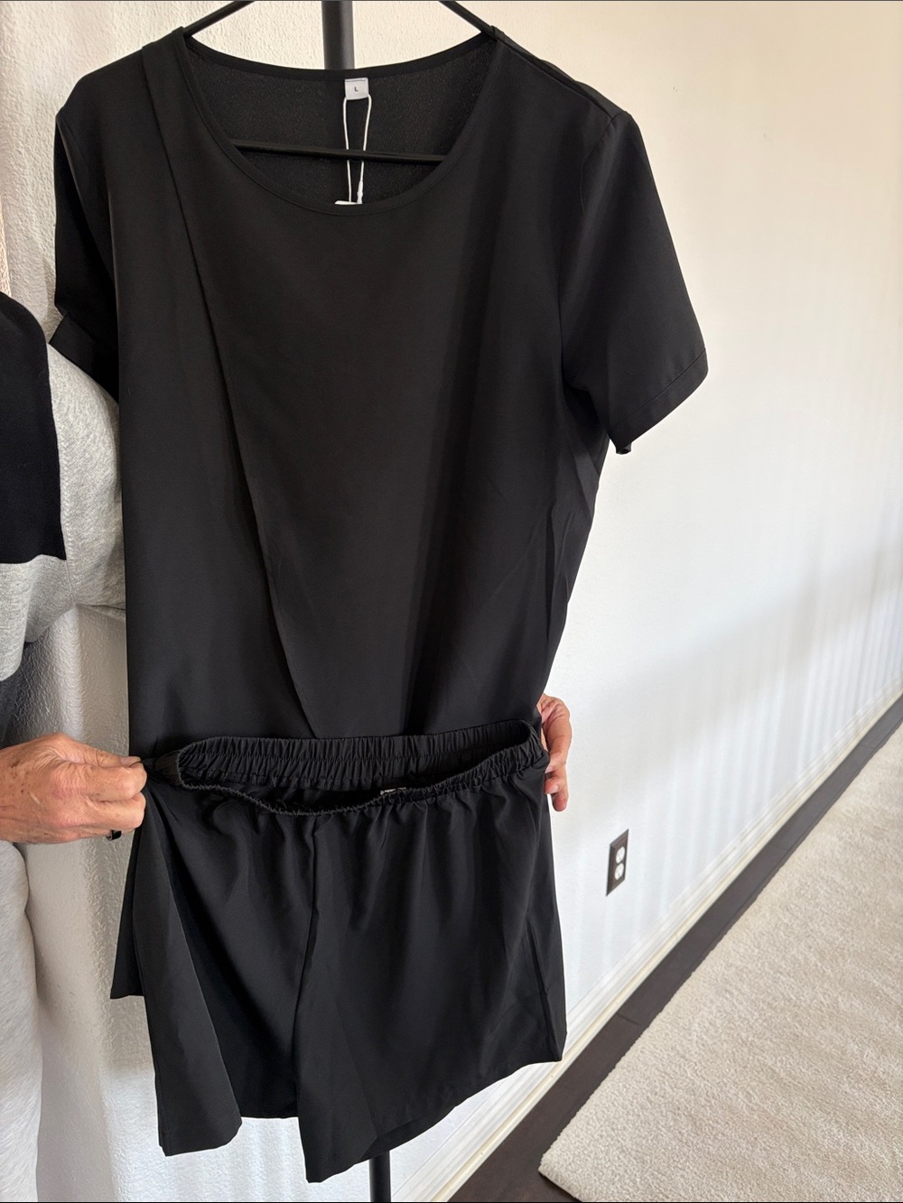 Two Piece Tunic and Shorts Set Size L - Picture 2 of 7